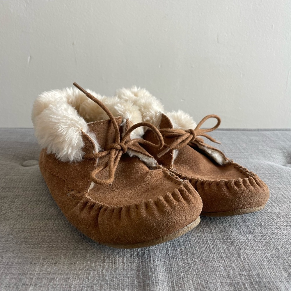 Moccasin Slippers | Tan with Fuzzy Insides | Women’s Size 5/6 | Target
